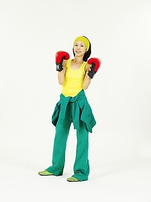 포토 JPG 스튜디오촬영 전신 모델 라이프스타일 웰빙 여자 포즈 다이어트 건강 두건 한명 누끼 사람 20대 성인 취미 생활 운동복 운동 헬스 권투 한국인 글러브 머리띠 권투글러브 여자만 여자한명만 성인여자만 청년만 청년여자만 성인한명만 청년여자한명만 성인여자한명만 성인만 국내포토 1 옷 스포츠용품 장갑 장신구 실내 동양인 청년 격투기 파일형식