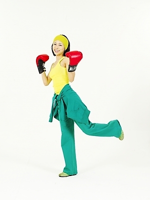 포토 JPG 스튜디오촬영 전신 모델 라이프스타일 웰빙 여자 포즈 다이어트 건강 두건 한명 누끼 사람 20대 성인 취미 라이프 생활 운동복 운동 헬스 권투 한국인 글러브 글로브 머리띠 권투글러브 여자만 여자한명만 성인여자만 청년만 청년여자만 성인한명만 청년여자한명만 성인여자한명만 성인만 국내포토 1 옷 스포츠용품 장갑 장신구 실내 동양인 청년 격투기 파일형식