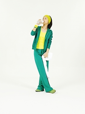 포토 JPG 스튜디오촬영 전신 모델 라이프스타일 웰빙 여자 포즈 다이어트 건강 두건 한명 누끼 사람 20대 성인 취미 라이프 생활 물 운동복 수건 운동 헬스 한국인 머리띠 물통 식수 여자만 여자한명만 성인여자만 청년만 청년여자만 성인한명만 청년여자한명만 성인여자한명만 성인만 국내포토 자연요소 1 옷 장신구 실내 동양인 청년 위생용품 파일형식