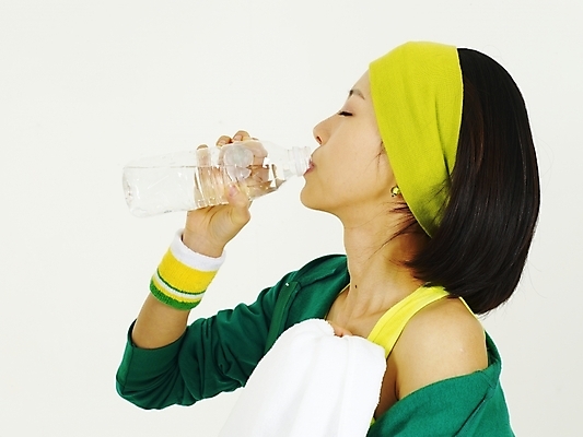 포토 JPG 스튜디오촬영 모델 라이프스타일 웰빙 여자 포즈 다이어트 부분 건강 두건 한명 사람 상반신 20대 성인 취미 라이프 생활 옆모습 물 운동복 수건 운동 헬스 한국인 마시기 머리띠 물통 식수 여자만 여자한명만 성인여자만 청년만 청년여자만 성인한명만 청년여자한명만 성인여자한명만 성인만 국내포토 자연요소 1 옷 뷰포인트 장신구 모션 실내 동양인 청년 위생용품 파일형식