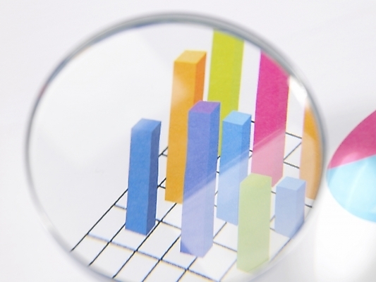 포토 JPG 스튜디오촬영 문자 기호 비즈니스 통계 돋보기 그래프 사람없음 경제 확대 막대그래프 서류판 국내포토 실내 사무용품 파일형식