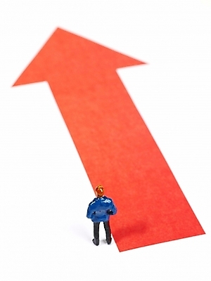 포토 JPG 스튜디오촬영 문자 기호 남자 화살표 인형 비즈니스 인체모형 그래프 사람없음 경제 피규어 성장 가격 재테크 상승 프라모델 가치상승 서류판 남자만 국내포토 컨셉 실내 사람 금융 장난감 모형 사무용품 미니어처 파일형식