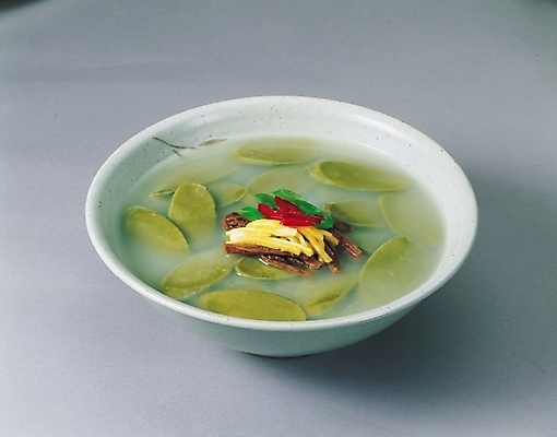 포토 JPG 그릇 식기 명절 한식 음식 한국 실내 근접촬영 사람없음 가로 설날 전통음식 고명 겨울음식 떡국 일품요리 국내포토 전통 기념일 아시아 뷰포인트 겨울 내부 파일형식