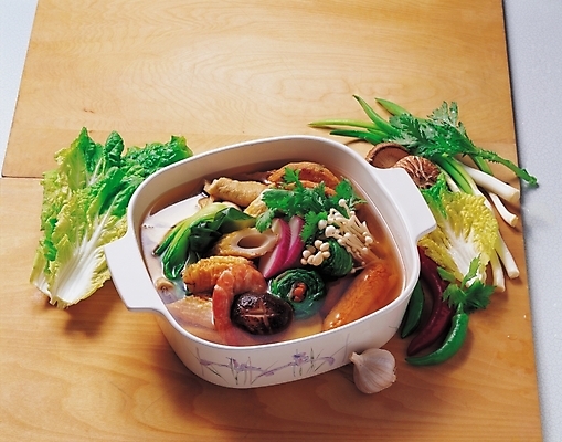 포토 JPG 식기 한식 음식 식재료 고추 한국 실내 마늘 근접촬영 사람없음 가로 냄비 어묵 배추 파 쑥갓 어묵전골 국내포토 아시아 뷰포인트 채소 내부 솥 전골 파일형식