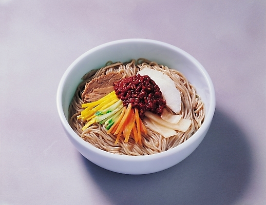 포토 JPG 그릇 식기 한식 음식 한국 실내 근접촬영 사람없음 가로 대접 면류 면 메밀국수 국수 한그릇 국내포토 1 아시아 뷰포인트 내부 파일형식