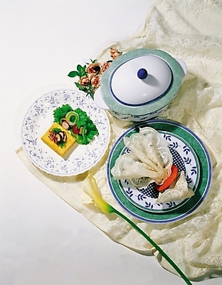 포토 JPG 그릇 접시 음식 반찬 실내 사람없음 식탁보 냅킨 두부부침 국내포토 식기 내부 부침 파일형식