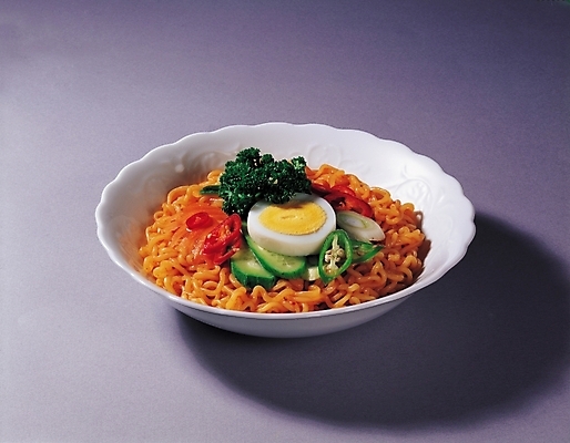 포토 JPG 그릇 식기 음식 실내 근접촬영 사람없음 가로 계란 대접 라면 면류 분식 비빔라면 국내포토 뷰포인트 내부 알 파일형식