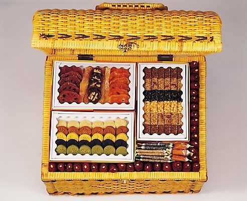 포토 JPG 한국전통 명절 한식 음식 디저트 실내 선물 근접촬영 사람없음 바구니 전통음식 한과 이바지음식 전통다과 국내포토 전통 기념일 뷰포인트 한국 내부 다과 파일형식