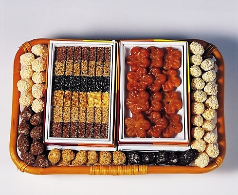 포토 JPG 한국전통 명절 한식 음식 디저트 실내 선물 근접촬영 사람없음 전통음식 한과 이바지음식 전통다과 국내포토 전통 기념일 뷰포인트 한국 내부 다과 파일형식