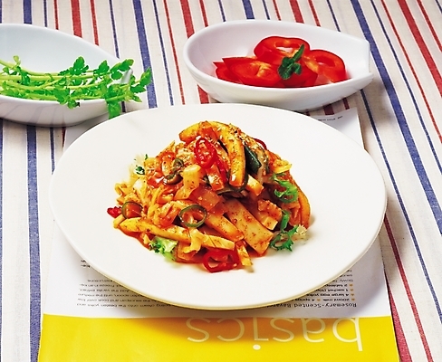 포토 JPG 그릇 접시 한식 음식 반찬 피망 한국 실내 근접촬영 사람없음 가로 해산물 무침 오징어무침 국내포토 식기 아시아 뷰포인트 채소 내부 파일형식