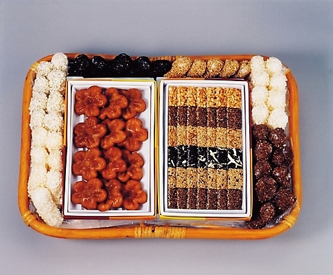 포토 JPG 명절 한식 음식 디저트 한국 실내 선물 근접촬영 사람없음 전통음식 한과 엿 다식 이바지음식 전통다과 국내포토 전통 기념일 아시아 뷰포인트 내부 다과 전통과자 파일형식