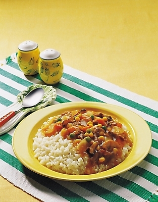 포토 JPG 그릇 식기 접시 한식 음식 밥 한국 실내 근접촬영 사람없음 숟가락 양념 덮밥 양념통 카레라이스 일본음식 국내포토 아시아 뷰포인트 수저 통 내부 카레 파일형식