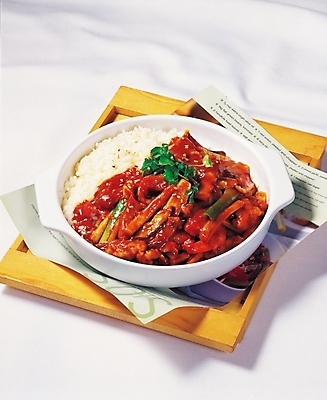 포토 JPG 그릇 식기 접시 한식 음식 밥 한국 실내 근접촬영 사람없음 세로 해산물 오징어덮밥 국내포토 아시아 뷰포인트 내부 덮밥 파일형식