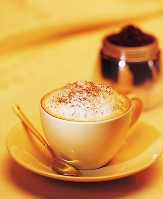 포토 JPG 커피 음료 컬러 실내 근접촬영 사람없음 세로 노란색 숟가락 거품 생크림 비엔나커피 국내포토 뷰포인트 수저 내부 크림 파일형식