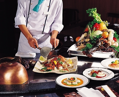 포토 JPG 직업 음식 서양음식 실내 한명 사람 근접촬영 가로 요리사 해물요리 해산물 요리중 철판요리 국내포토 1 뷰포인트 모션 내부 파일형식