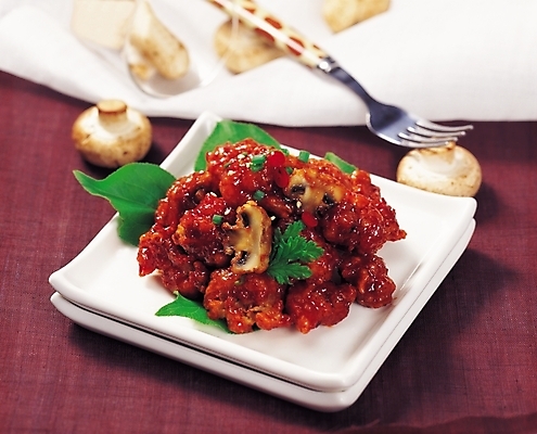 포토 JPG 그릇 식기 한식 음식 포크 한국 실내 근접촬영 사람없음 가로 양송이 닭강정 국내포토 아시아 뷰포인트 내부 치킨 버섯 파일형식