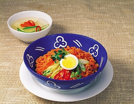 포토 JPG 그릇 접시 음식 실내 근접촬영 사람없음 가로 계란 라면 면류 분식 비빔면 국내포토 식기 뷰포인트 내부 알 파일형식