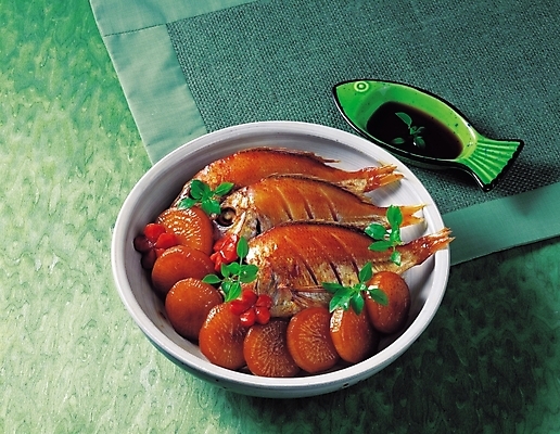포토 JPG 그릇 접시 한식 음식 반찬 실내 요리 근접촬영 사람없음 도미 조림 생선찜 국내포토 식기 뷰포인트 어류 내부 찜 파일형식
