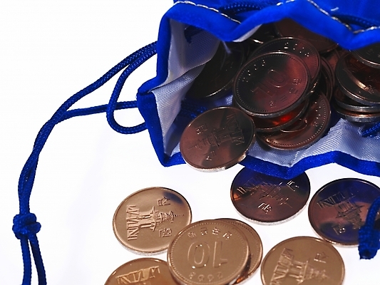 포토 JPG 스튜디오촬영 한국전통 돈 장신구 복주머니 사람없음 금융 경제 동전 운세 원화 행운 전통의상 오브젝트 십원 국내포토 전통 컨셉 전통소품 한국 실내 재산 파일형식