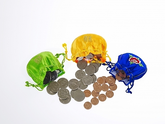 포토 JPG 스튜디오촬영 한국전통 돈 장신구 복주머니 사람없음 금융 경제 동전 운세 원화 행운 전통의상 백원 오백원 오브젝트 십원 국내포토 전통 컨셉 전통소품 한국 실내 재산 파일형식