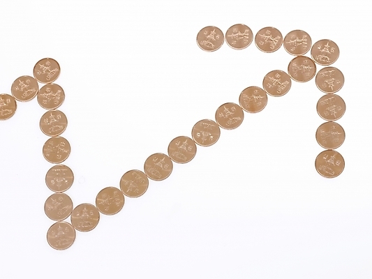 포토 JPG 스튜디오촬영 도형 문자 기호 화살표 돈 곡선 누끼 사람없음 금융 경제 동전 원화 재산 오브젝트 상승 십원 국내포토 선 컨셉 실내 파일형식