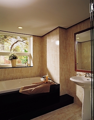 포토 JPG 시설물 현대건축 건축 화분 조명 욕조 실내 사람없음 세로 인테리어 수건 욕실 세면대 화장실 건축자재 벽거울 국내포토 건축물 디자인 내부 위생용품 거울 파일형식