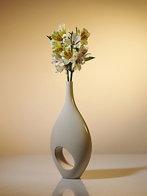 포토 JPG 식물 꽃 여러송이 실내 근접촬영 사람없음 세로 노란색 꽃병 백합 알스트로에메리아 국내포토 뷰포인트 컬러 다수 내부 파일형식