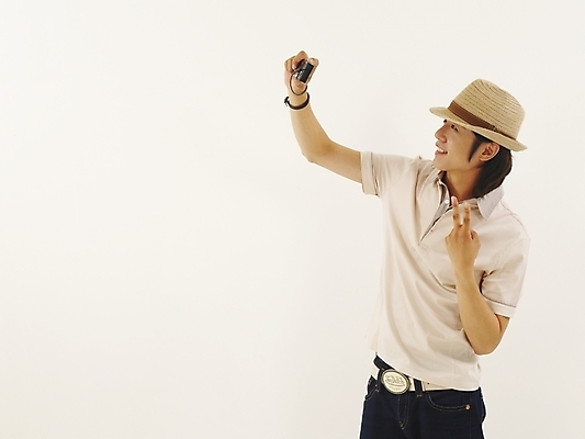 포토 JPG 스튜디오촬영 모델 모자 라이프스타일 남자 감정 여행 포즈 부분 휴가 표정 사랑 한명 서기 미소 웃음 사람 상반신 20대 성인 취미 청춘 카메라 촬영 한국인 디지털카메라 셀프카메라 남자만 남자한명만 성인남자만 청년만 청년남자만 청년남자한명만 성인한명만 성인남자한명만 성인만 국내포토 1 잡화 컨셉 모션 실내 동양인 청년 생활 전자제품 사진촬영 파일형식