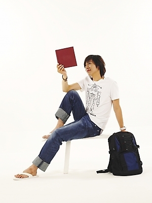 포토 JPG 스튜디오촬영 전신 모델 라이프스타일 남자 여유 여행 포즈 의자 가방 배낭 휴가 휴식 사랑 한명 누끼 사람 앉기 20대 성인 취미 책 청춘 독서 한국인 짐 배낭여행 남자만 남자한명만 성인남자만 청년만 청년남자만 청년남자한명만 성인한명만 성인남자한명만 성인만 국내포토 1 잡화 감정 가구 컨셉 모션 실내 동양인 청년 생활 파일형식