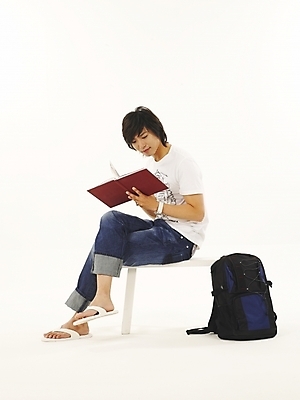 포토 JPG 스튜디오촬영 전신 모델 라이프스타일 남자 여유 여행 포즈 의자 가방 배낭 휴가 휴식 사랑 한명 누끼 사람 앉기 20대 성인 취미 책 청춘 독서 한국인 짐 배낭여행 남자만 남자한명만 성인남자만 청년만 청년남자만 청년남자한명만 성인한명만 성인남자한명만 성인만 국내포토 1 잡화 감정 가구 컨셉 모션 실내 동양인 청년 생활 파일형식