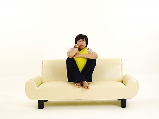 포토 JPG 스튜디오촬영 전신 모델 라이프스타일 남자 감정 여유 포즈 가구 쿠션 생각 휴식 사랑 한명 누끼 사람 앉기 20대 성인 취미 청춘 소파 한국인 지루함 고민 남자만 남자한명만 성인남자만 청년만 청년남자만 청년남자한명만 성인한명만 성인남자한명만 성인만 국내포토 1 생활용품 컨셉 의자 모션 실내 동양인 청년 생활 파일형식