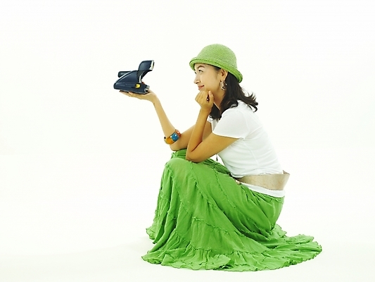 포토 JPG 스튜디오촬영 전신 모델 모자 라이프스타일 여자 감정 여행 포즈 휴가 사랑 한명 누끼 사람 앉기 20대 성인 취미 청춘 카메라 촬영 한국인 셀프카메라 폴라로이드 여자만 여자한명만 성인여자만 청년만 청년여자만 성인한명만 청년여자한명만 성인여자한명만 성인만 국내포토 1 잡화 컨셉 모션 실내 동양인 청년 생활 전자제품 사진촬영 파일형식