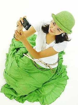 포토 JPG 스튜디오촬영 전신 모델 모자 라이프스타일 여자 감정 여행 포즈 휴가 표정 사랑 한명 미소 웃음 사람 앉기 20대 성인 취미 청춘 하이앵글 카메라 촬영 한국인 디지털카메라 셀프카메라 여자만 여자한명만 성인여자만 청년만 청년여자만 성인한명만 청년여자한명만 성인여자한명만 성인만 국내포토 1 잡화 뷰포인트 컨셉 모션 실내 동양인 청년 생활 전자제품 사진촬영 파일형식