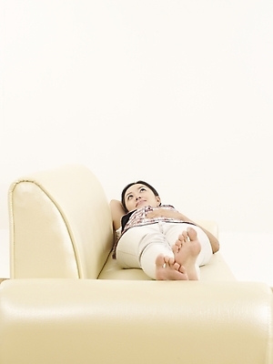 포토 JPG 스튜디오촬영 모델 라이프스타일 여자 여유 포즈 가구 휴식 사랑 한명 사람 20대 성인 취미 청춘 소파 눕기 독서 한국인 잡지 여자만 여자한명만 성인여자만 청년만 청년여자만 성인한명만 청년여자한명만 성인여자한명만 성인만 국내포토 1 감정 생활용품 컨셉 의자 모션 실내 동양인 청년 생활 간행물 파일형식