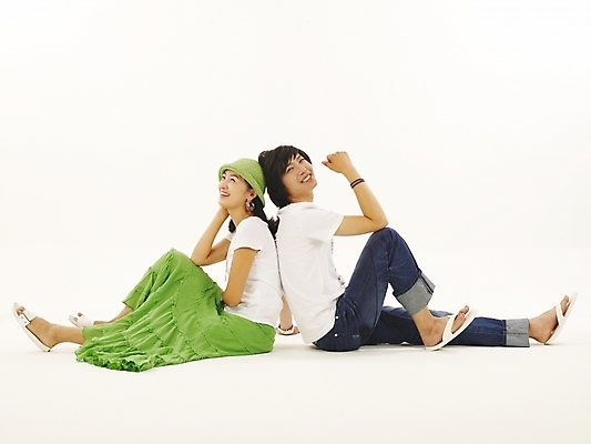 포토 JPG 스튜디오촬영 전신 모델 모자 라이프스타일 커플 여자 남자 감정 한쌍 여행 포즈 휴가 표정 사랑 미소 웃음 누끼 사람 앉기 20대 취미 두명 청춘 한국인 청년만 성인만 국내포토 잡화 컨셉 관계 모션 실내 동양인 청년 생활 파일형식