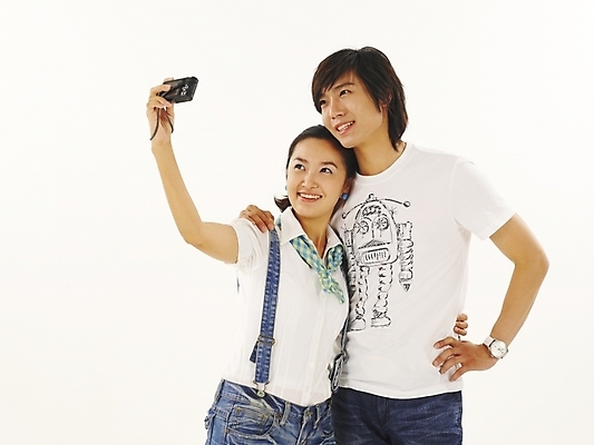 포토 JPG 스튜디오촬영 모델 라이프스타일 커플 여자 남자 한쌍 여행 포즈 부분 휴가 사랑 서기 누끼 사람 상반신 20대 취미 두명 청춘 카메라 사진촬영 한국인 기념촬영 청년만 성인만 국내포토 감정 컨셉 관계 모션 실내 동양인 청년 생활 전자제품 촬영 파일형식