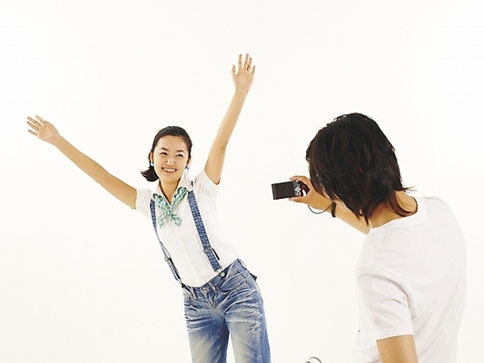 포토 JPG 스튜디오촬영 모델 라이프스타일 커플 여자 남자 한쌍 여행 포즈 부분 휴가 사랑 서기 사람 상반신 20대 취미 두명 뒷모습 청춘 카메라 사진촬영 한국인 기념촬영 청년만 성인만 국내포토 감정 뷰포인트 컨셉 관계 모션 실내 동양인 청년 생활 전자제품 촬영 파일형식