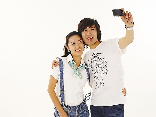 포토 JPG 스튜디오촬영 모델 라이프스타일 커플 여자 남자 한쌍 여행 포즈 부분 휴가 사랑 서기 누끼 사람 상반신 20대 취미 두명 청춘 카메라 사진촬영 한국인 기념촬영 청년만 성인만 국내포토 감정 컨셉 관계 모션 실내 동양인 청년 생활 전자제품 촬영 파일형식