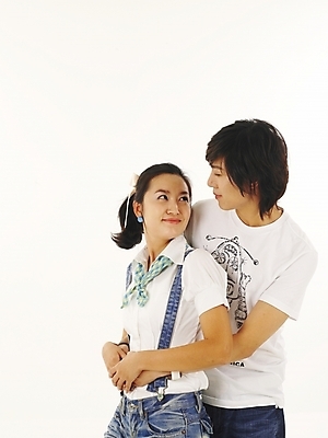 포토 JPG 스튜디오촬영 모델 라이프스타일 커플 여자 남자 한쌍 여행 포즈 부분 휴가 사랑 서기 누끼 사람 상반신 20대 취미 두명 청춘 한국인 청년만 성인만 국내포토 감정 컨셉 관계 모션 실내 동양인 청년 생활 파일형식