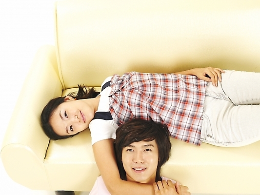 포토 JPG 스튜디오촬영 모델 라이프스타일 커플 여자 남자 행복 한쌍 포즈 가구 부분 미소 웃음 사람 상반신 20대 두명 청춘 소파 한국인 청년만 성인만 국내포토 감정 생활용품 컨셉 의자 관계 실내 표정 동양인 청년 생활 파일형식