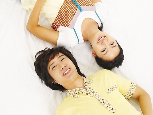 포토 JPG 스튜디오촬영 모델 커플 응시 여자 남자 행복 한쌍 포즈 부분 표정 사랑 미소 웃음 사람 상반신 20대 두명 청춘 하이앵글 한국인 청년만 성인만 국내포토 시선 감정 뷰포인트 컨셉 관계 실내 동양인 청년 파일형식