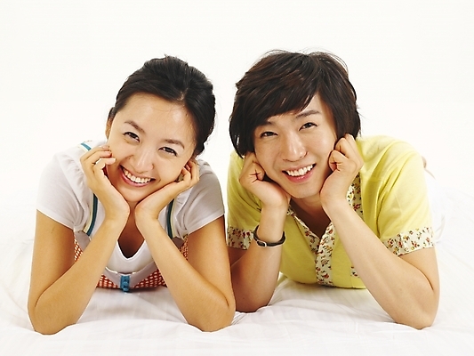 포토 JPG 스튜디오촬영 모델 커플 여자 남자 행복 한쌍 포즈 부분 표정 사랑 미소 웃음 사람 상반신 20대 두명 청춘 한국인 청년만 성인만 국내포토 감정 컨셉 관계 실내 동양인 청년 파일형식