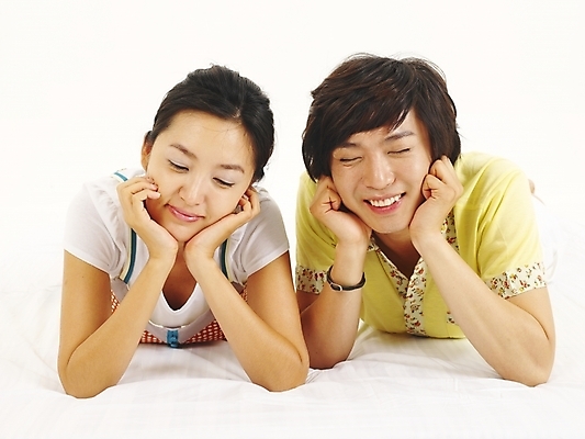 포토 JPG 스튜디오촬영 모델 커플 여자 남자 행복 한쌍 포즈 부분 사랑 사람 상반신 20대 두명 청춘 한국인 청년만 성인만 국내포토 감정 컨셉 관계 실내 동양인 청년 파일형식