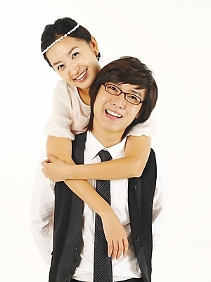 포토 JPG 스튜디오촬영 모델 커플 여자 남자 감정 한쌍 포즈 프로포즈 부분 포옹 사랑 서기 누끼 사람 상반신 20대 두명 청춘 한국인 청년만 성인만 국내포토 컨셉 관계 안기 모션 실내 동양인 청년 파일형식