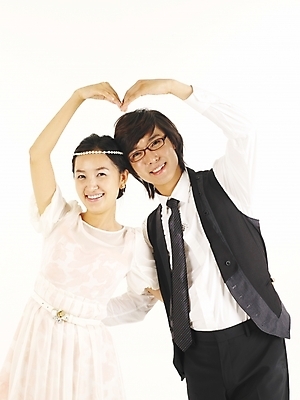 포토 JPG 스튜디오촬영 모델 커플 여자 남자 감정 한쌍 포즈 프로포즈 부분 사랑 서기 누끼 사람 상반신 20대 두명 청춘 한국인 청년만 성인만 국내포토 컨셉 관계 모션 실내 동양인 청년 파일형식