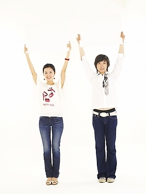 포토 JPG 스튜디오촬영 전신 모델 커플 여자 남자 행복 한쌍 포즈 안내 알림판 사랑 서기 누끼 사람 이벤트 20대 두명 청춘 한국인 알림 청년만 성인만 국내포토 감정 컨셉 관계 모션 실내 동양인 청년 파일형식