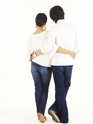 포토 JPG 스튜디오촬영 전신 모델 커플 여자 남자 행복 한쌍 포즈 사랑 서기 누끼 사람 20대 두명 뒷모습 청춘 청년만 성인만 국내포토 감정 뷰포인트 컨셉 관계 모션 실내 청년 파일형식