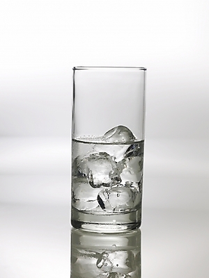 포토 JPG 음료 잔 실내 사람없음 물 얼음 물병 물컵 얼음물 국내포토 자연요소 식기 내부 컵 물통 파일형식