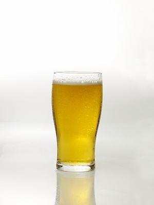 포토 JPG 잔 한잔 맥주 주류 생맥주 실내 사람없음 거품 알코올 맥주잔 국내포토 1 식기 음료 술잔 내부 파일형식