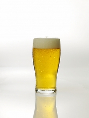 포토 JPG 잔 한잔 맥주 주류 생맥주 실내 사람없음 거품 알코올 맥주잔 국내포토 1 식기 음료 술잔 내부 파일형식